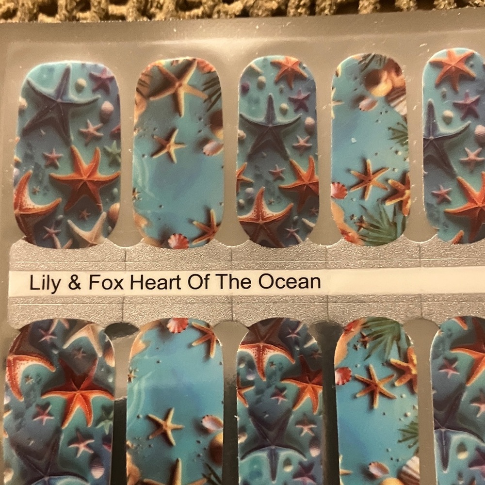 Lily & Fox nail wraps🦊 - Picture 2 of 3